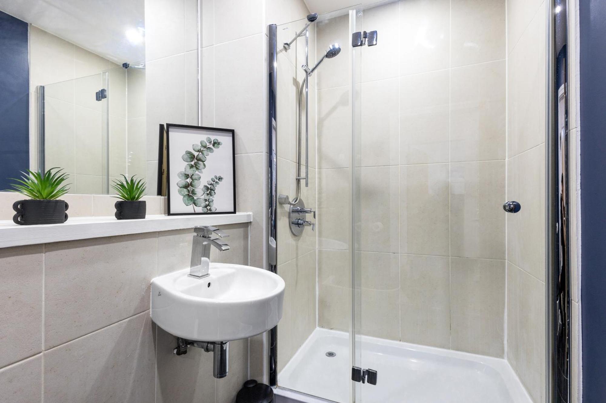 Bullring Lux Suite, New Street Free Netflix - Free Secure Parking- Sleeps 6 Birmingham Exterior photo