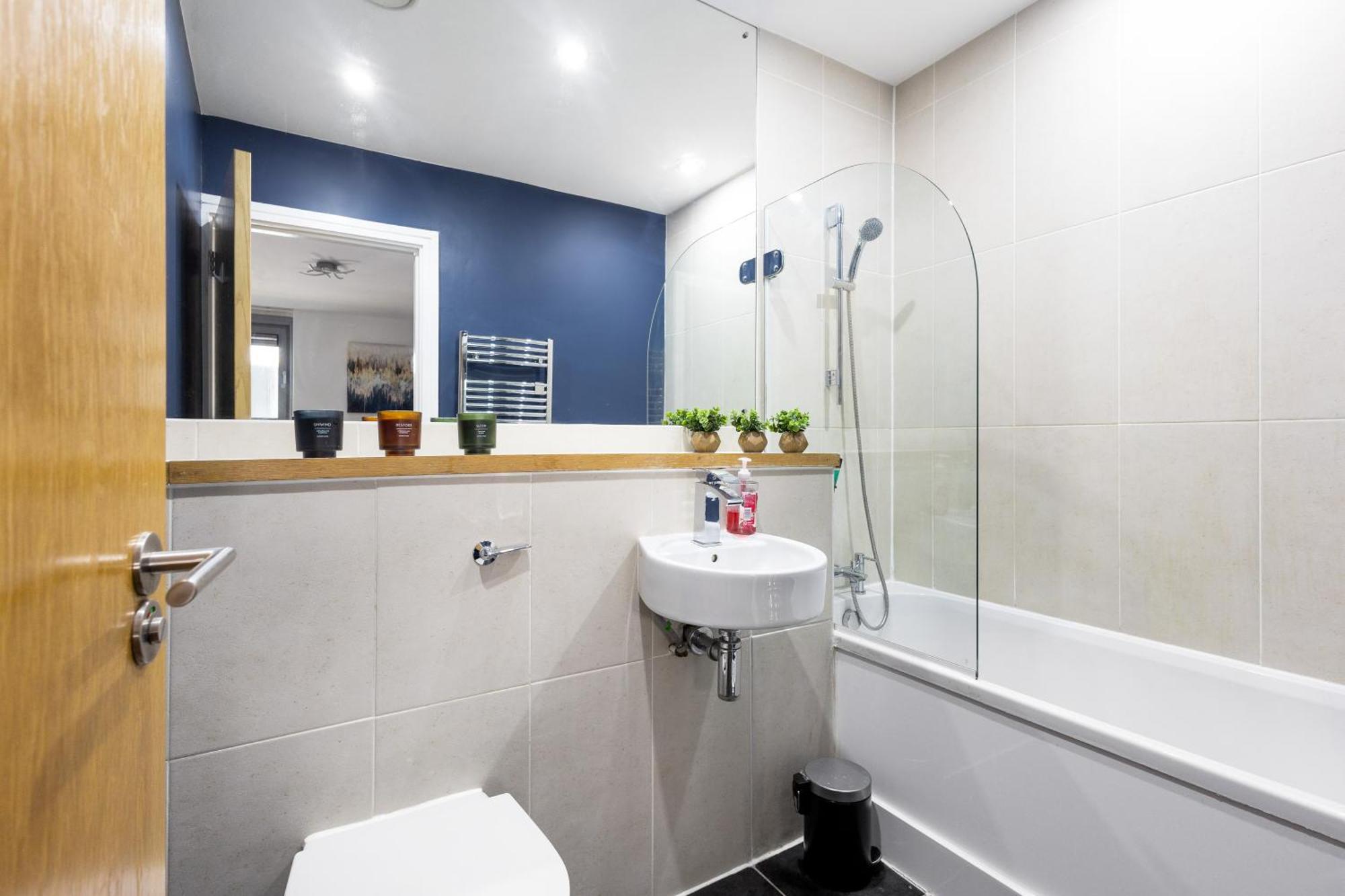 Bullring Lux Suite, New Street Free Netflix - Free Secure Parking- Sleeps 6 Birmingham Exterior photo