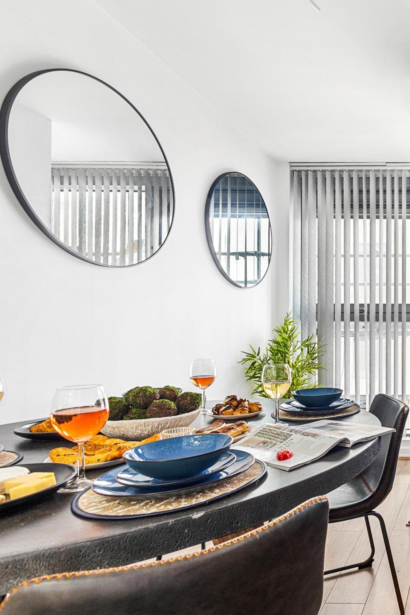 Bullring Lux Suite, New Street Free Netflix - Free Secure Parking- Sleeps 6 Birmingham Exterior photo