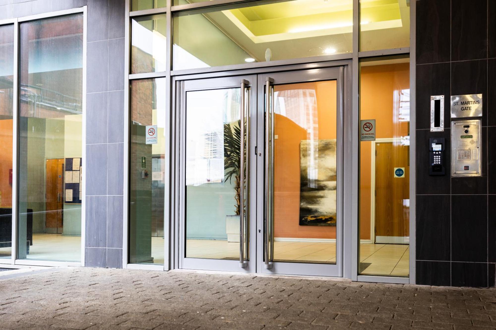 Bullring Lux Suite, New Street Free Netflix - Free Secure Parking- Sleeps 6 Birmingham Exterior photo